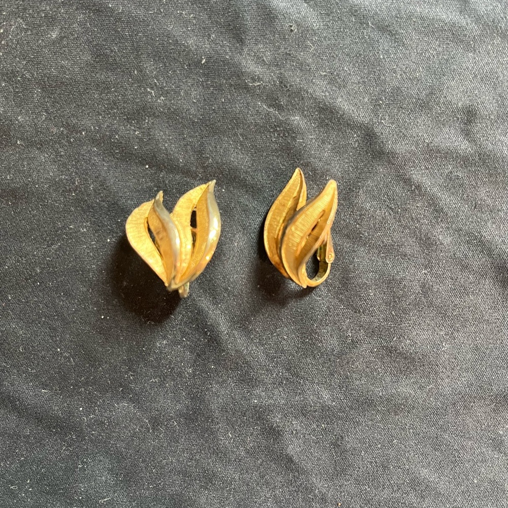 Vintage Trifari Gold Toned Clip-On Earrings